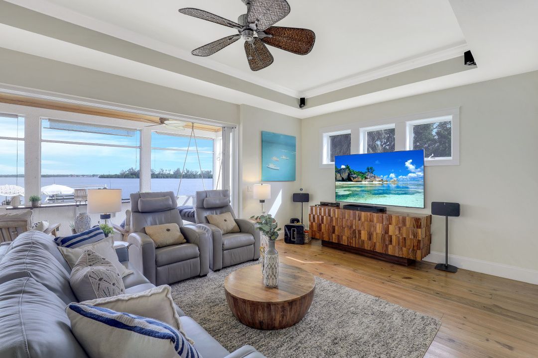 4559 E Riverside Dr, Fort Myers, FL 33905