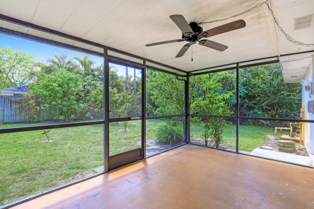 1136 S Alhambra Cir, Naples, FL 34103