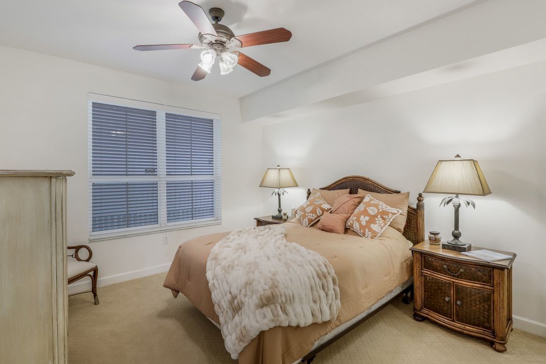 300 Dunes Blvd #1004, Naples, FL 34110