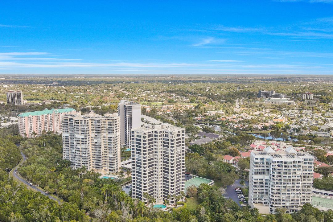 5555 Heron Point Dr #402, Naples, FL 34108