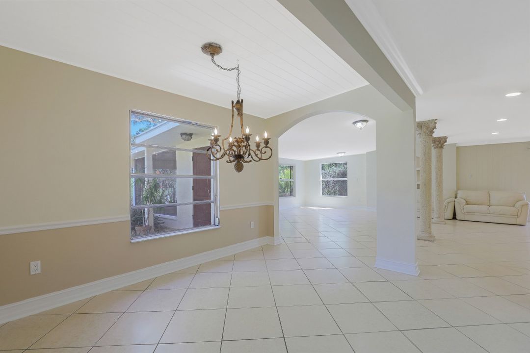 9820 Montana Ct, Bonita Springs, FL 34135