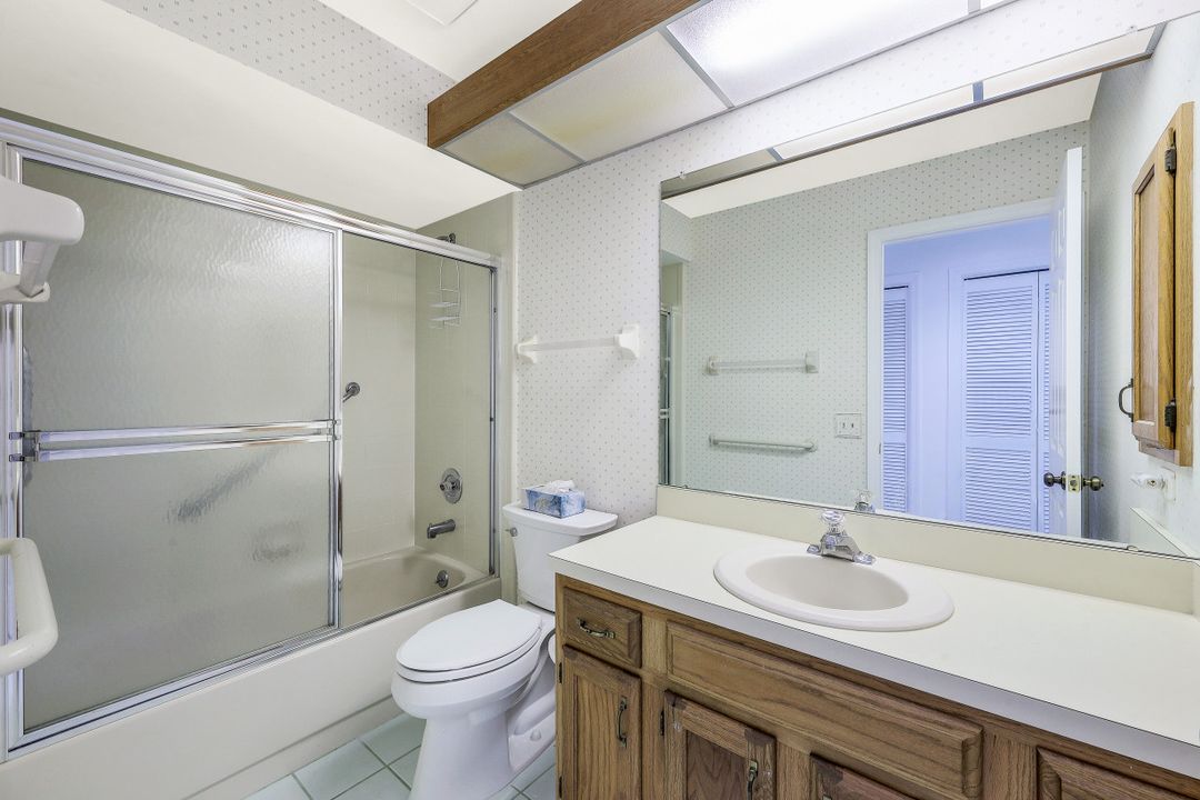 606 Kings Way, Naples, FL 34104