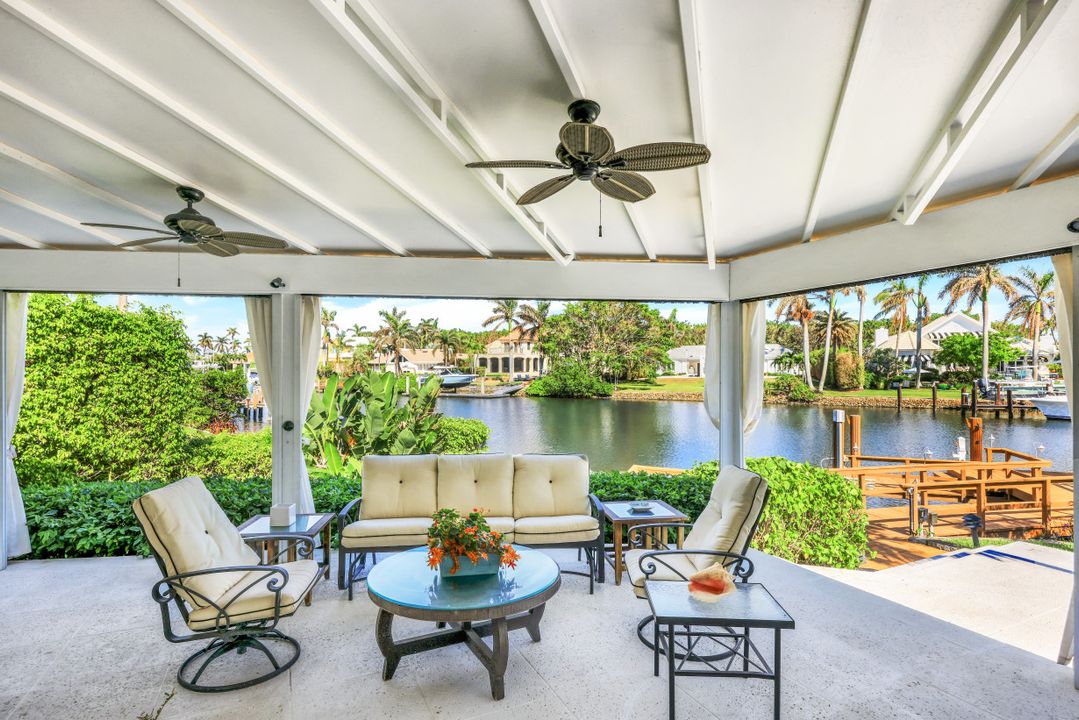 925 Spyglass Ln, Naples, FL 34102