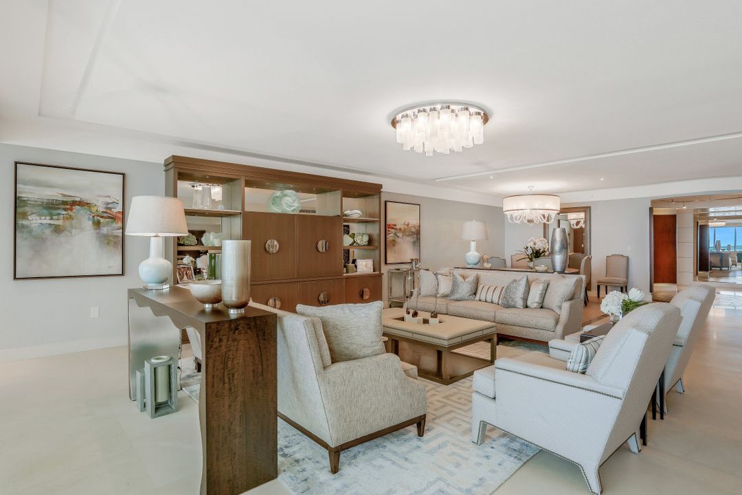 11125 Gulf Shore Dr #701, Naples, FL 34108