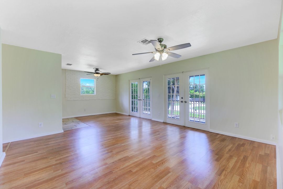 5202 Cypress Ln, Naples, FL 34113