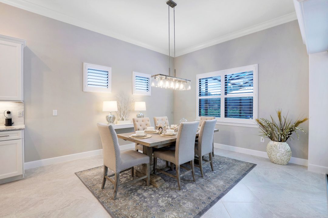 9483 Greyhawk Trl, Naples, FL 34120