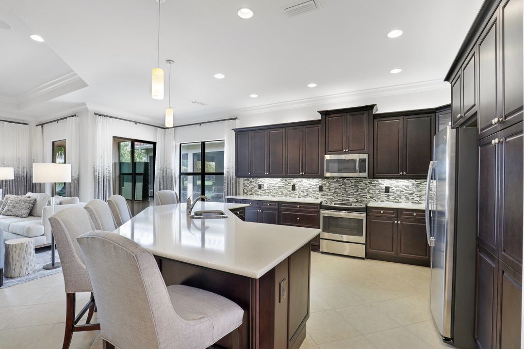 13719 Luna Dr, Naples, FL 34109