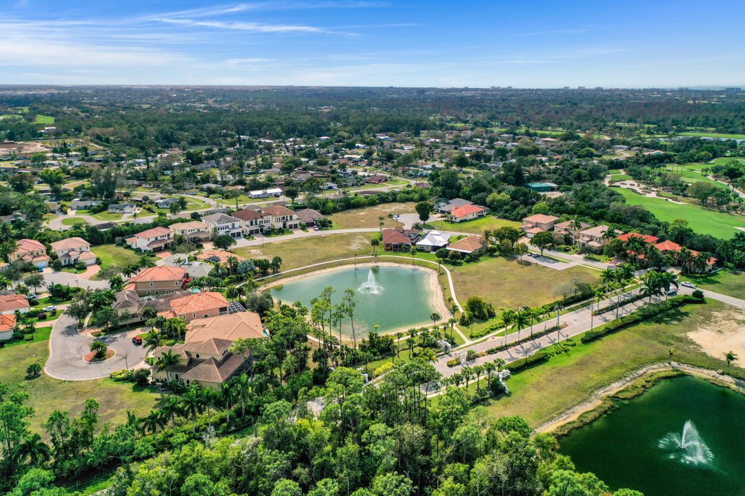 2892 Coco Lakes Pl, Naples, FL 34105