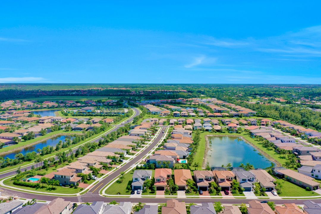 4489 Aurora St, Naples, FL 34119