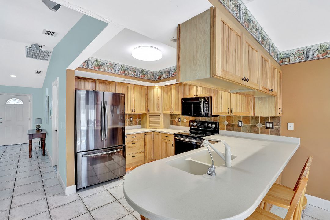 2028 NW 7th St, Cape Coral, FL 33993