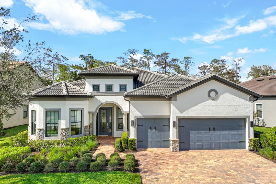 9431 Greyhawk Trl, Naples, FL 34120
