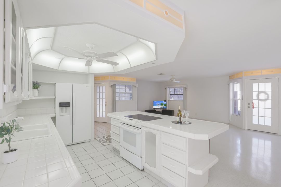 3096 Buena Vista Ln, Naples, FL 34105