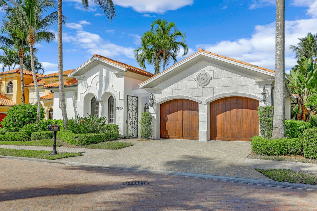 2895 Tiburon Blvd E, Naples, FL 34109