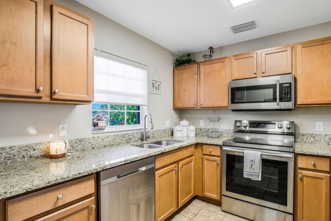 9063 Gervais Cir #1207, Naples, FL 34120