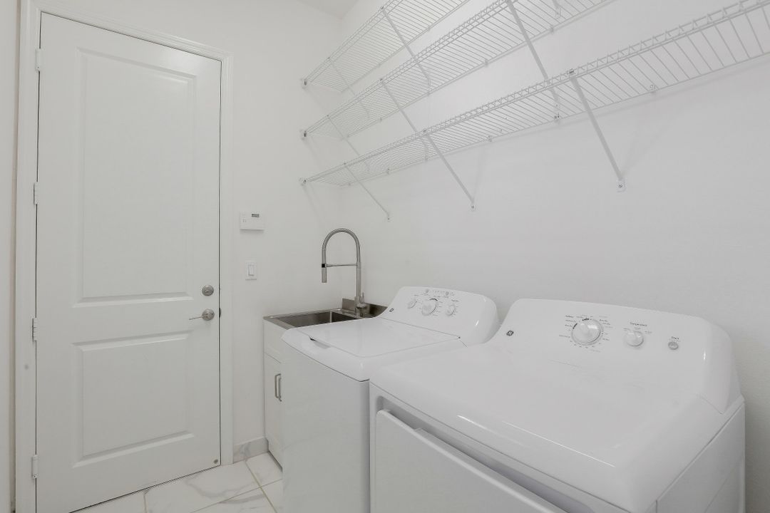 4488 Aurora St, Naples, FL 34119