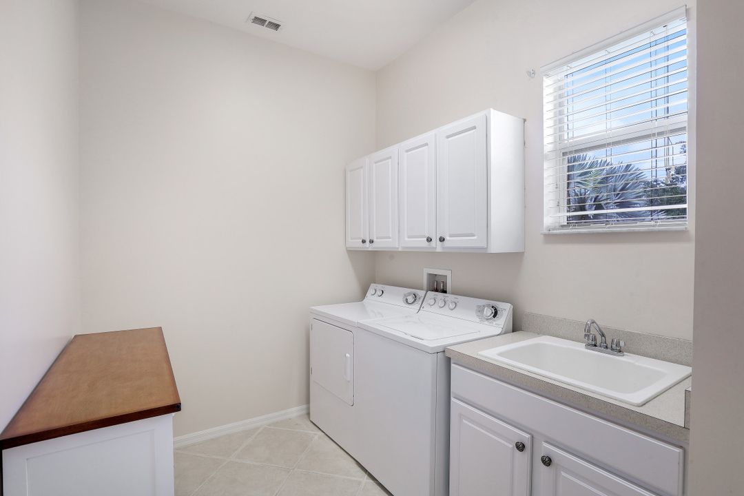 5014 Old Pond Dr, Naples, FL 34104