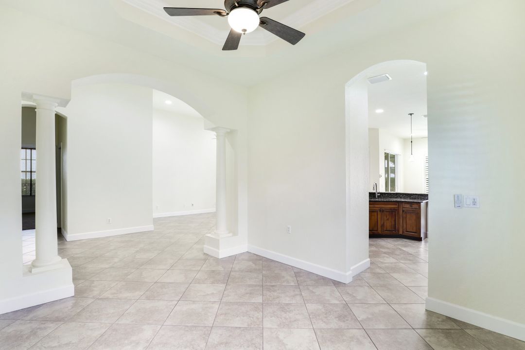 9176 Quartz Ln, Naples, FL 34120