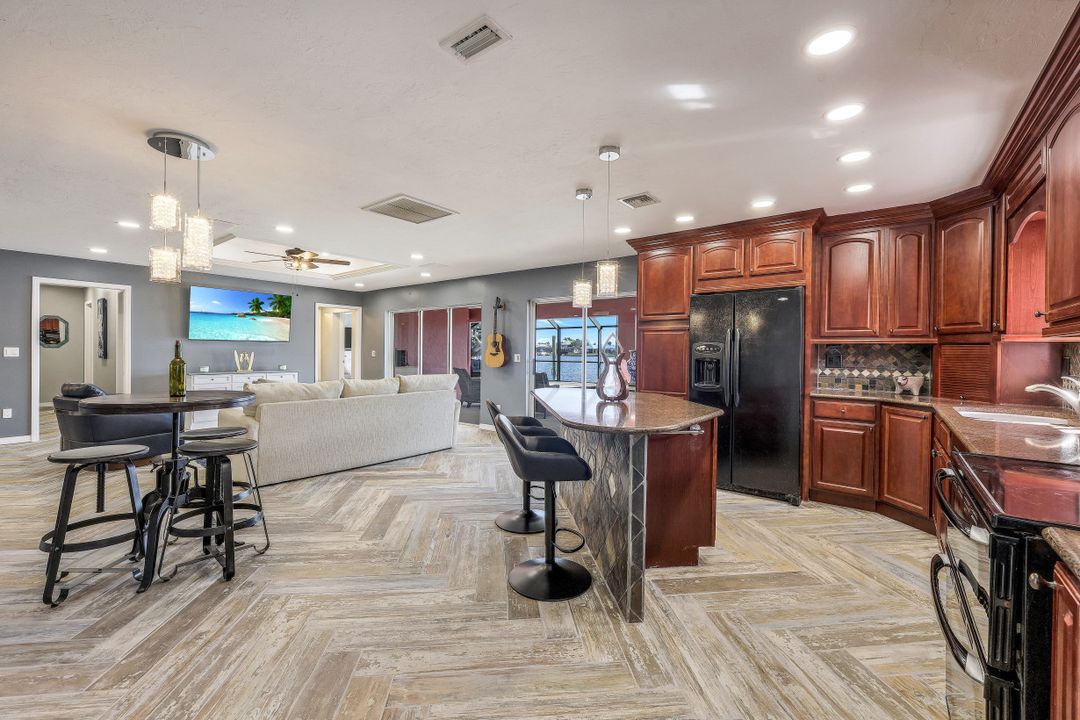 508 Cape Coral Pkwy W, Cape Coral, FL 33914