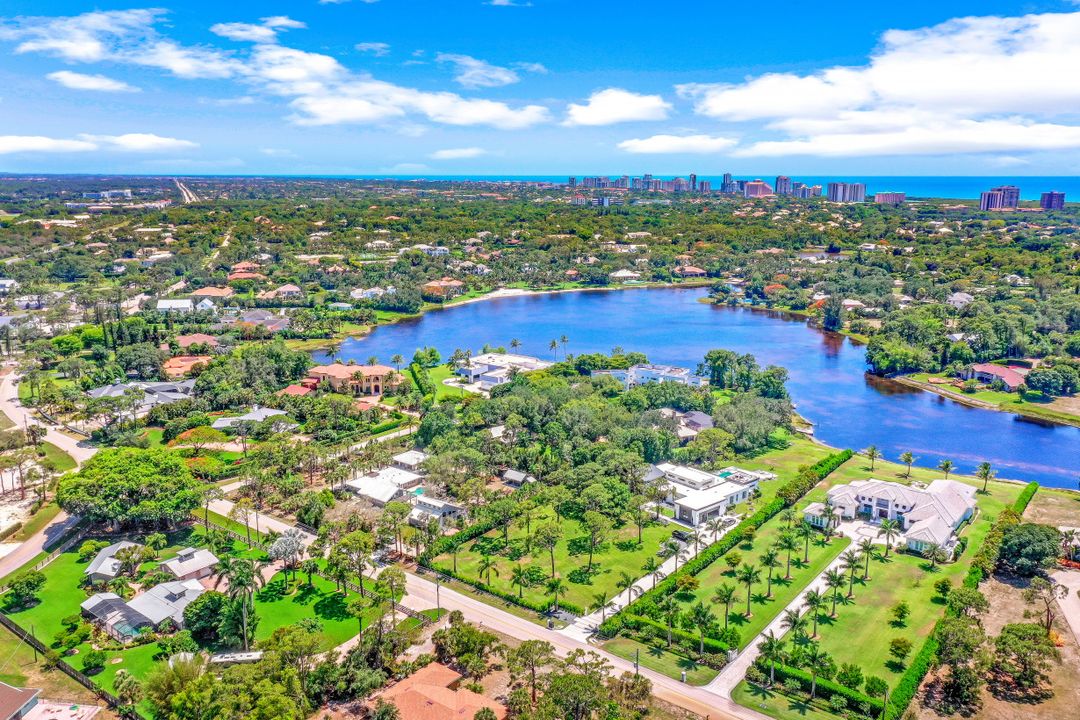 427 Ridge Ct, Naples, FL 34108