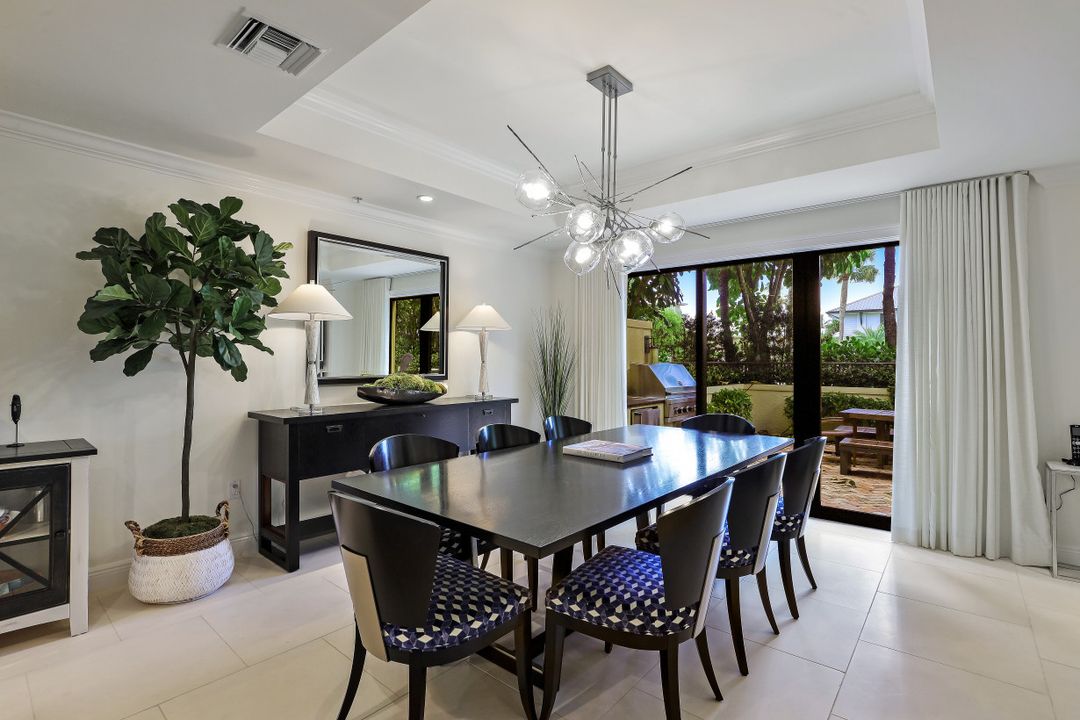 270 5th Ave S #H-2, Naples, FL 34102