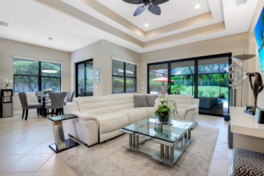 9097 Isla Bella Cir, Bonita Springs, FL 34135
