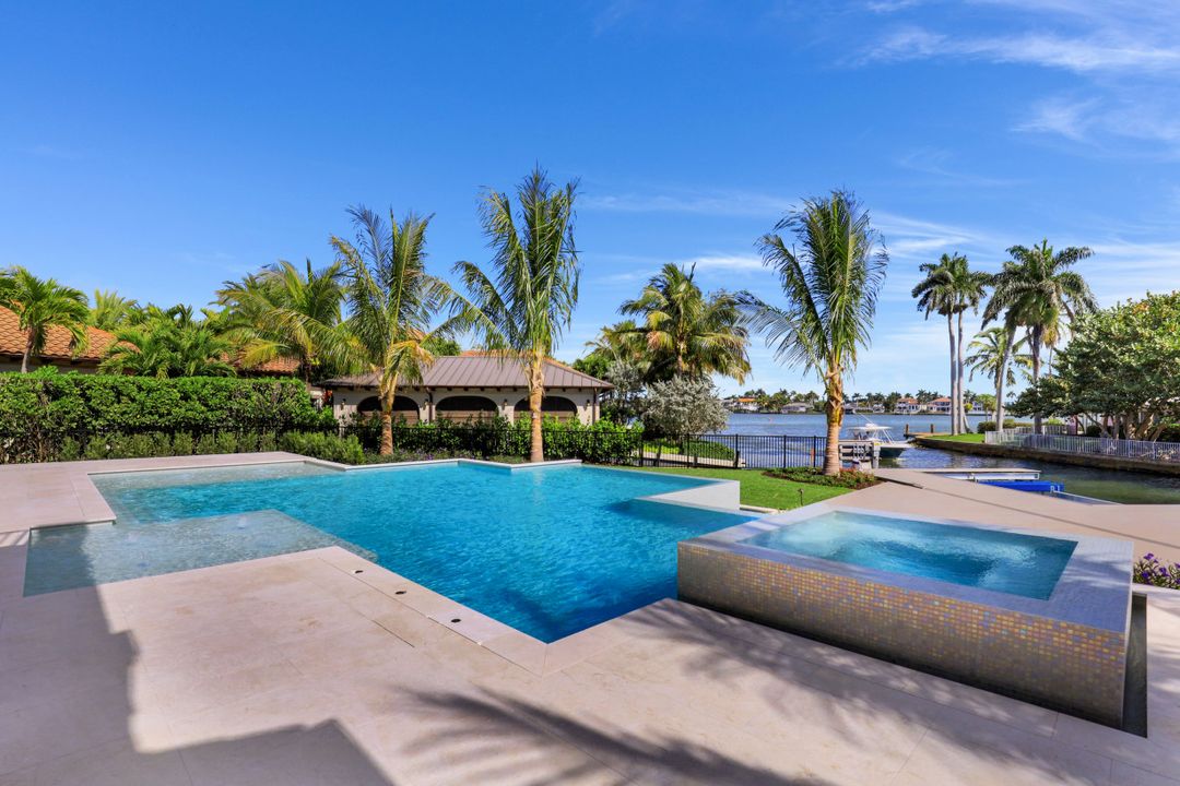 940 17th Ave S, Naples, FL 34102