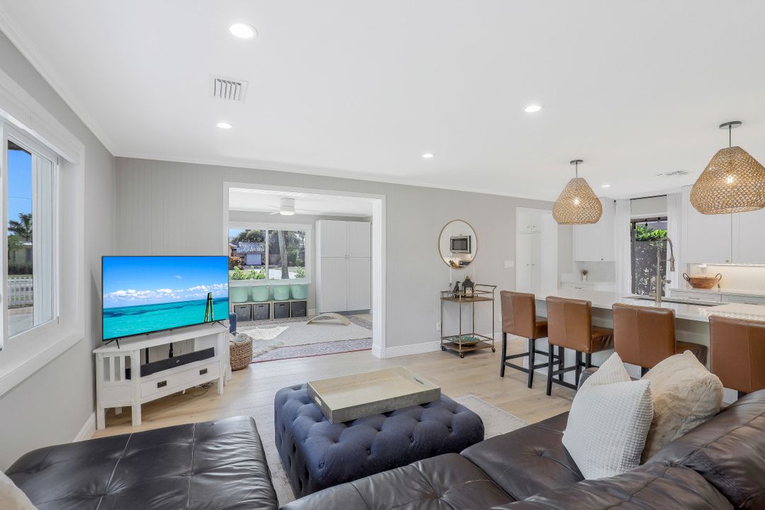 1091 22nd Ave N, Naples, FL 34103