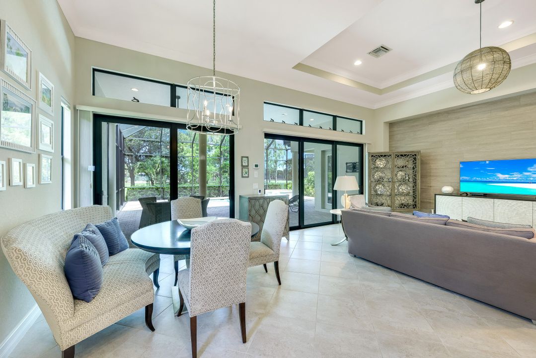 7375 Lantana Cir, Naples, FL 34119