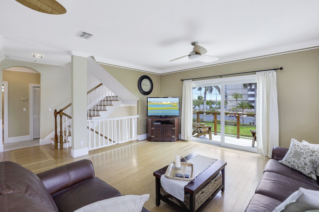 39 W Pelican St, Naples, FL 34113