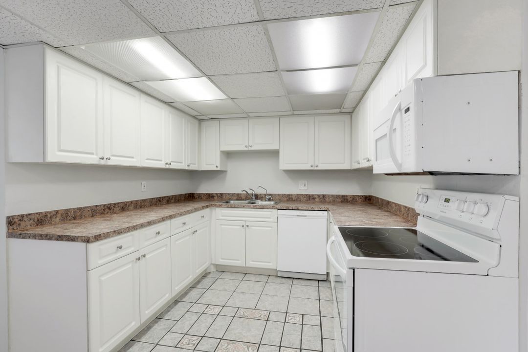 5860 Whiting Ct, Fort Myers, FL 33919