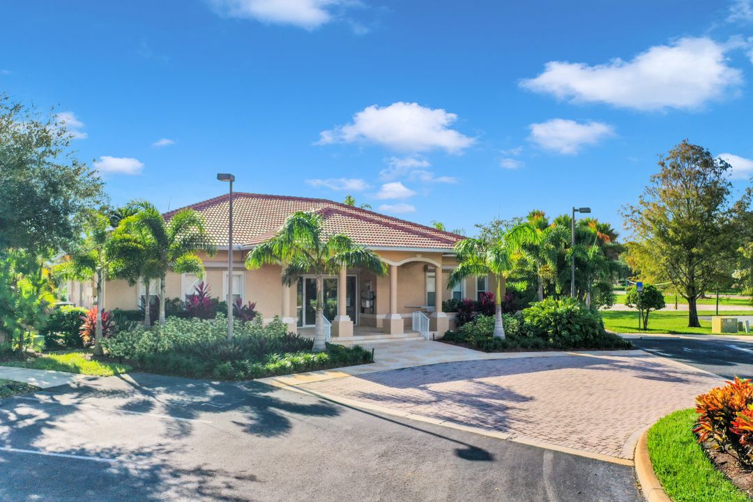 776 Grand Rapids Blvd, Naples, FL 34120