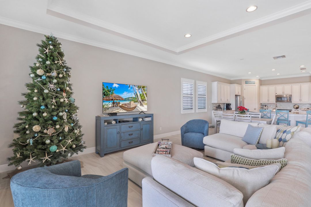 4714 Formosa Dr, Naples, FL 34119