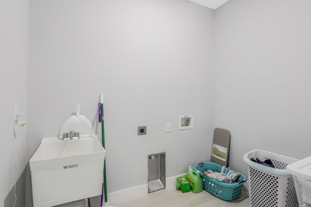 1001 SW 37th St, Cape Coral, FL 33914