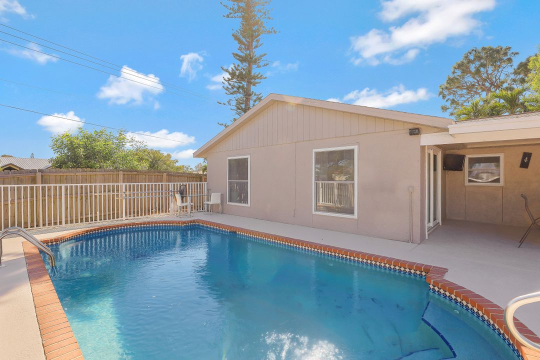 18469 Phlox Dr, Fort Myers, FL 33967