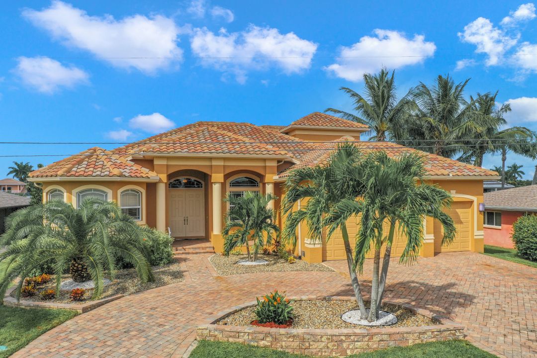 719 Coral Dr, Cape Coral, FL 33904