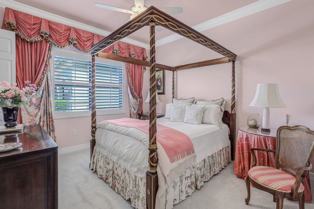 3987 Bering Ct, Naples, FL 34119