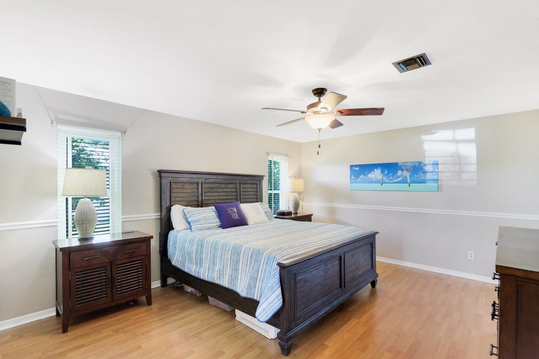 10430 Windsor Way, Naples, FL 34109