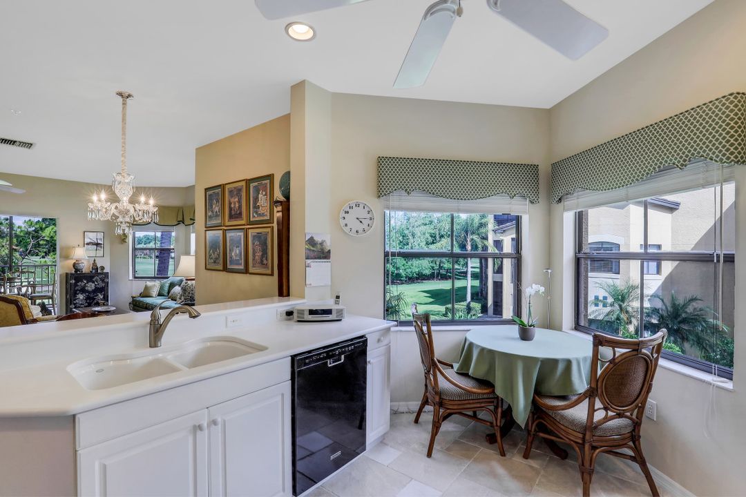 220 Vintage Cir #205, Naples, FL 34119