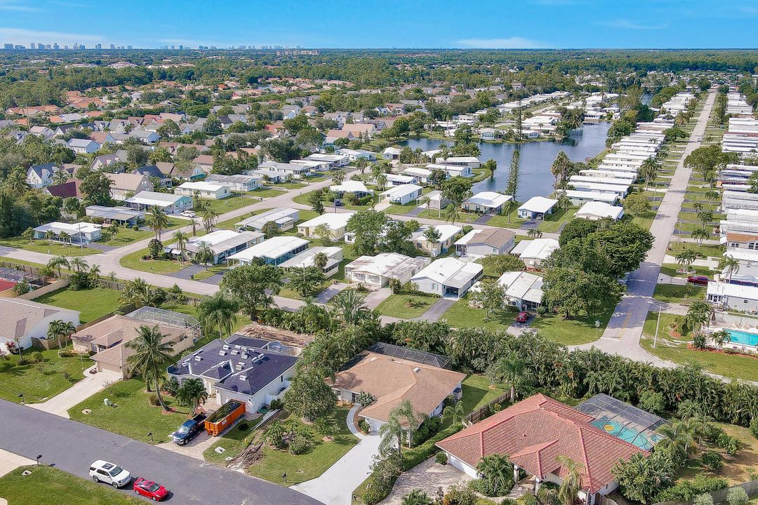 1010 Moon Lake Dr, Naples, FL 34104