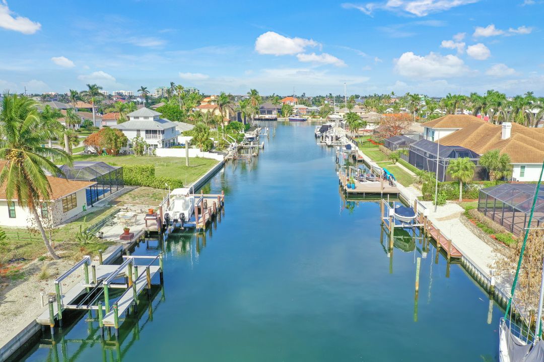 827 Chestnut Ct, Marco Island, FL 34145