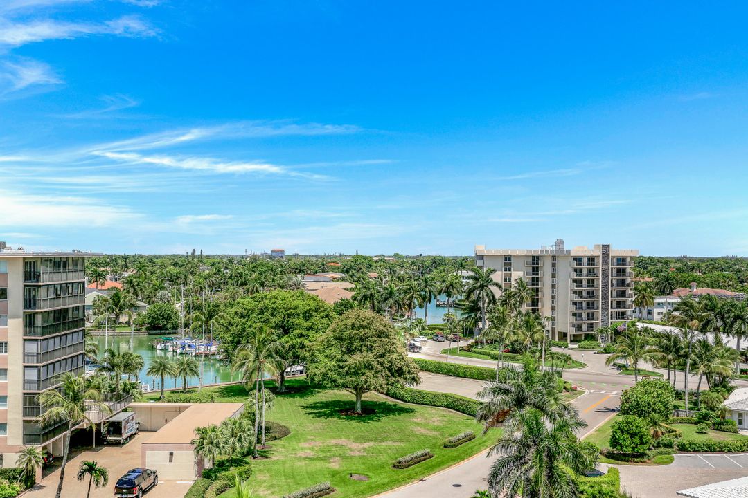 2171 Gulf Shore Blvd N #702, Naples, FL 34102