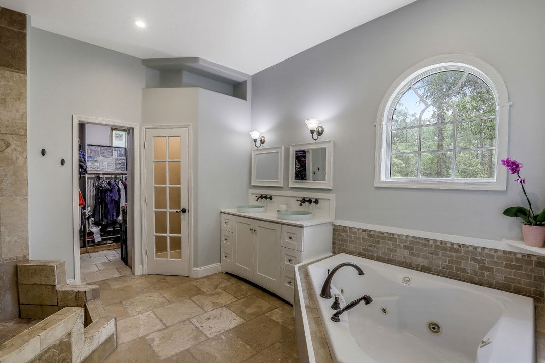 3074 Woodstock Ave, Naples, FL 34120