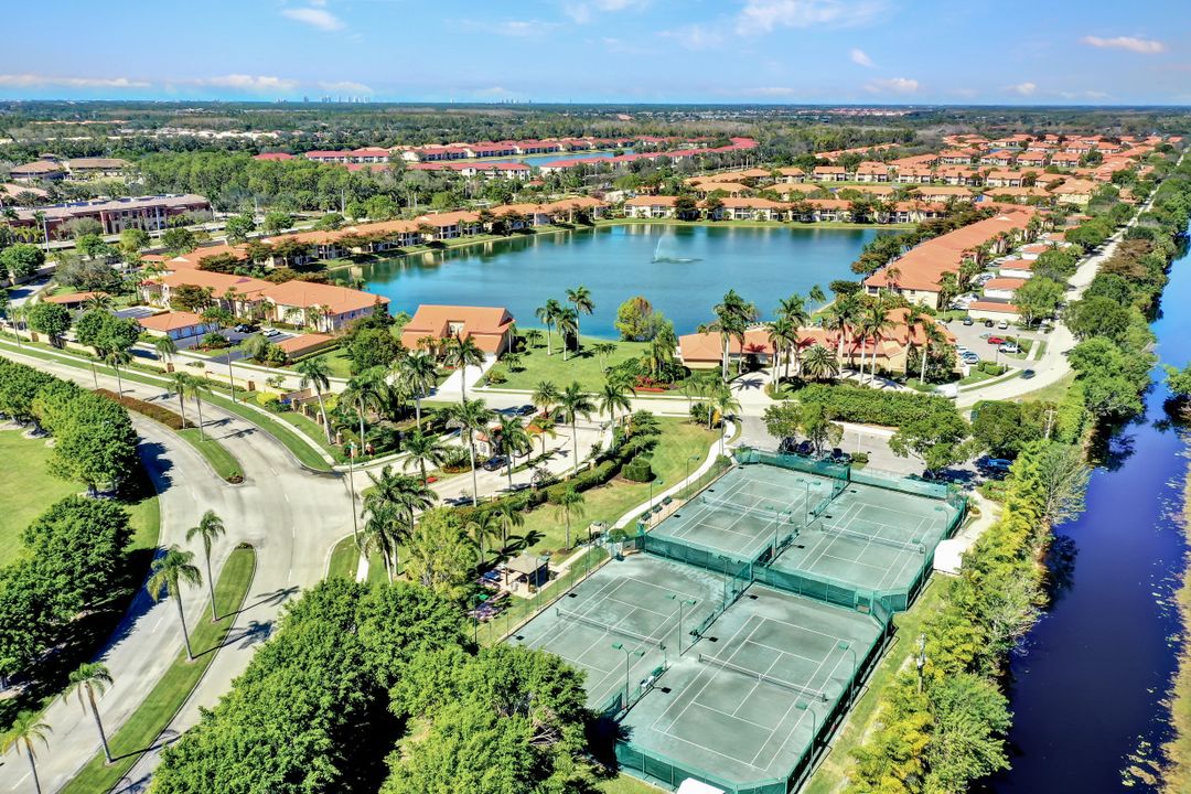 6940 Huntington Lakes Cir #202, Naples, FL 34119