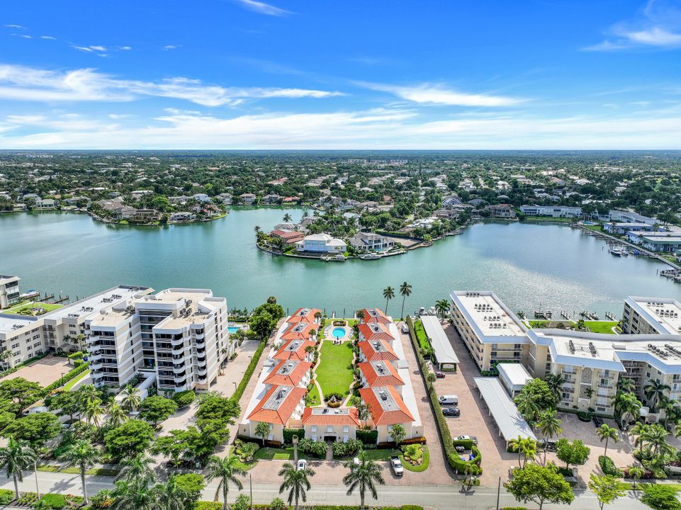 3070 Gulf Shore Blvd N #209, Naples, FL 34103