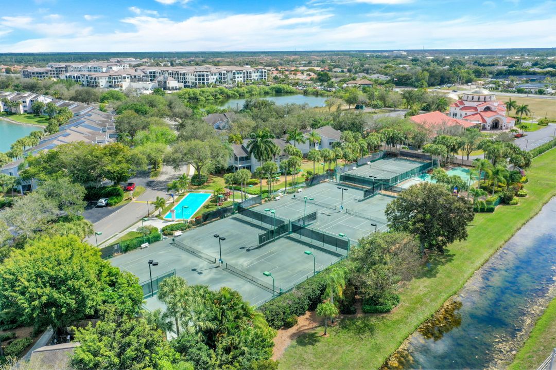 2810 Sailors Way, Naples, FL 34109