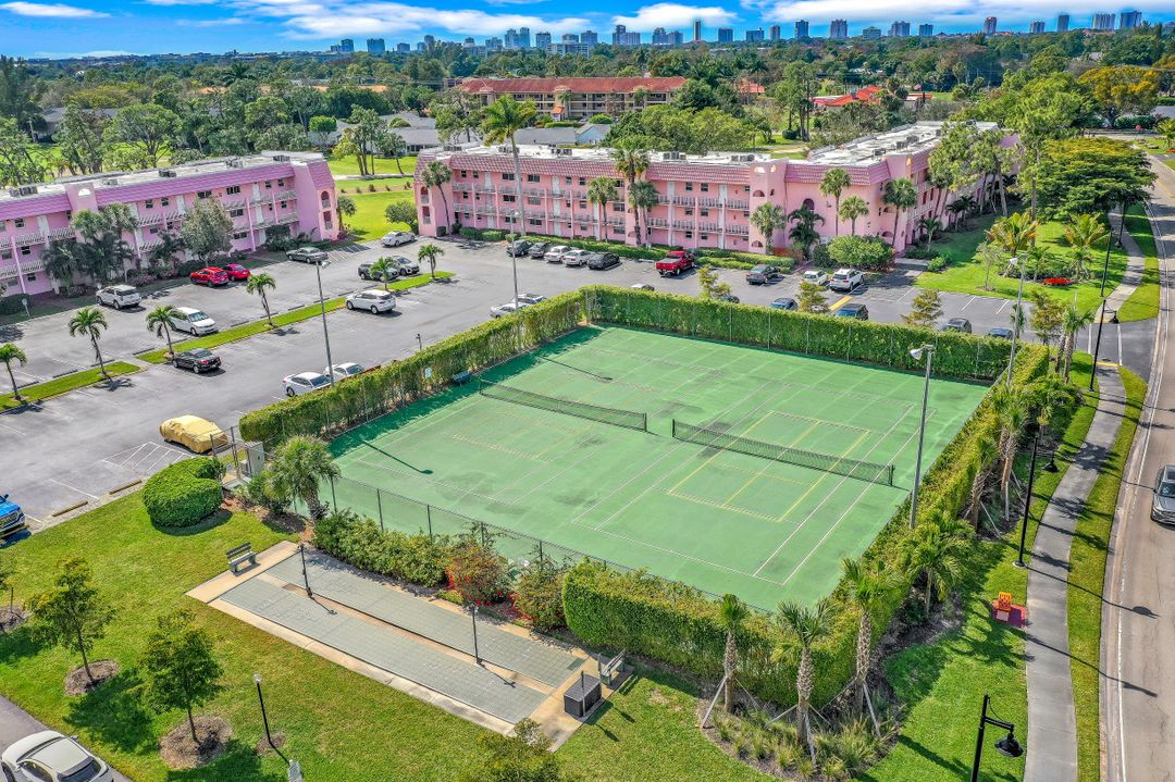 200 Forest Lakes Blvd #203, Naples, FL 34105