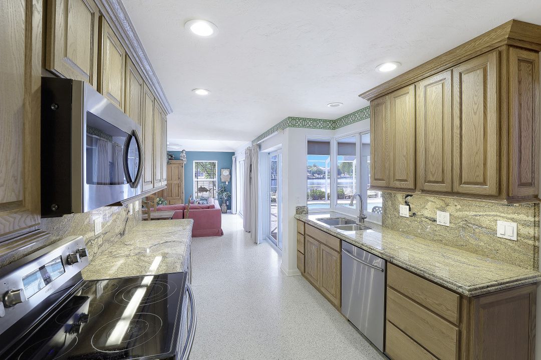 427 Nassau Ct, Marco Island, FL 34145