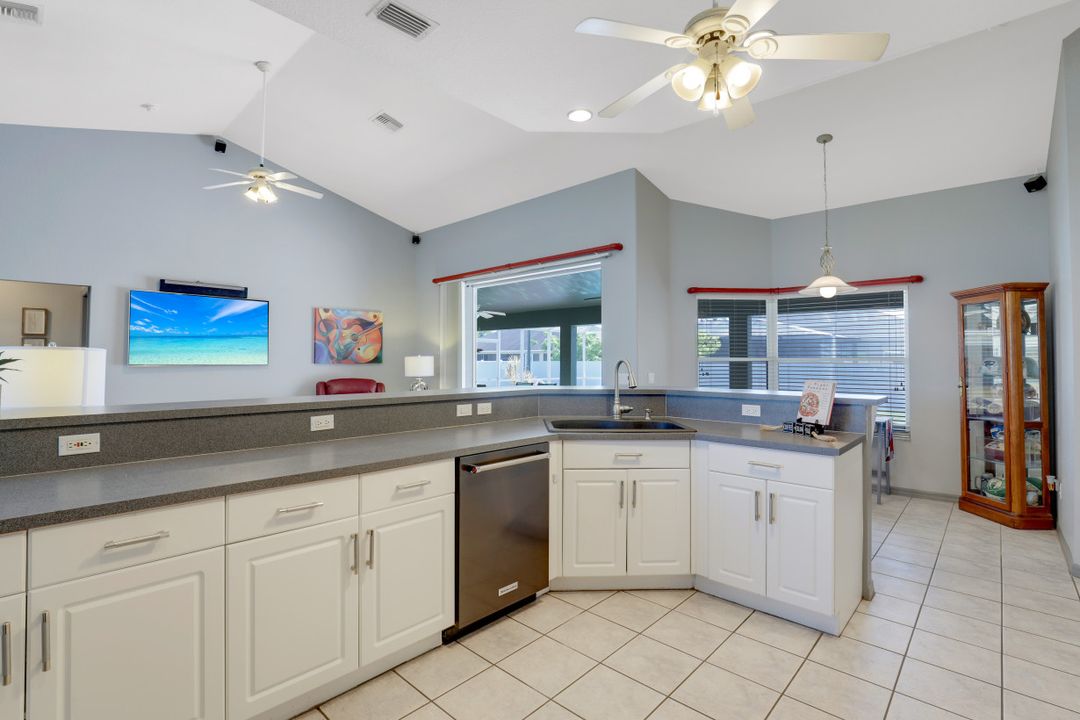 1403 SW 4th Ave, Cape Coral, FL 33991