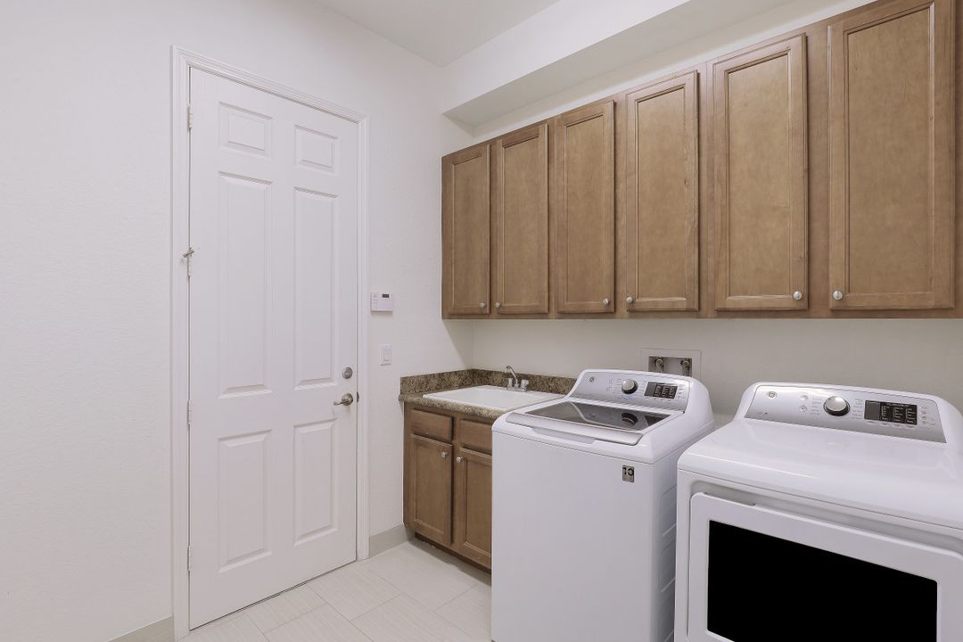 3171 Pacific Dr, Naples, FL 34119