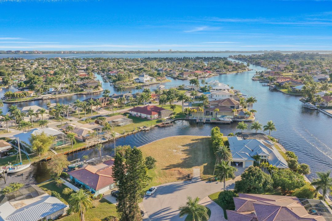 5059 Saxony Ct, Cape Coral, FL 33904